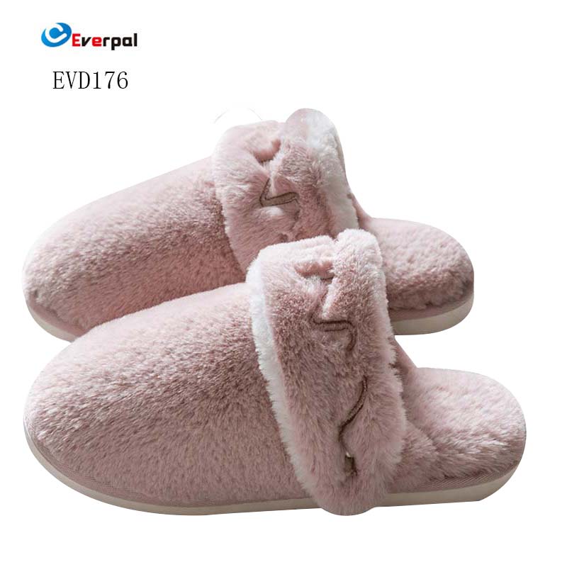 Quale materiale fa bene alle pantofole per interni lussuosi?